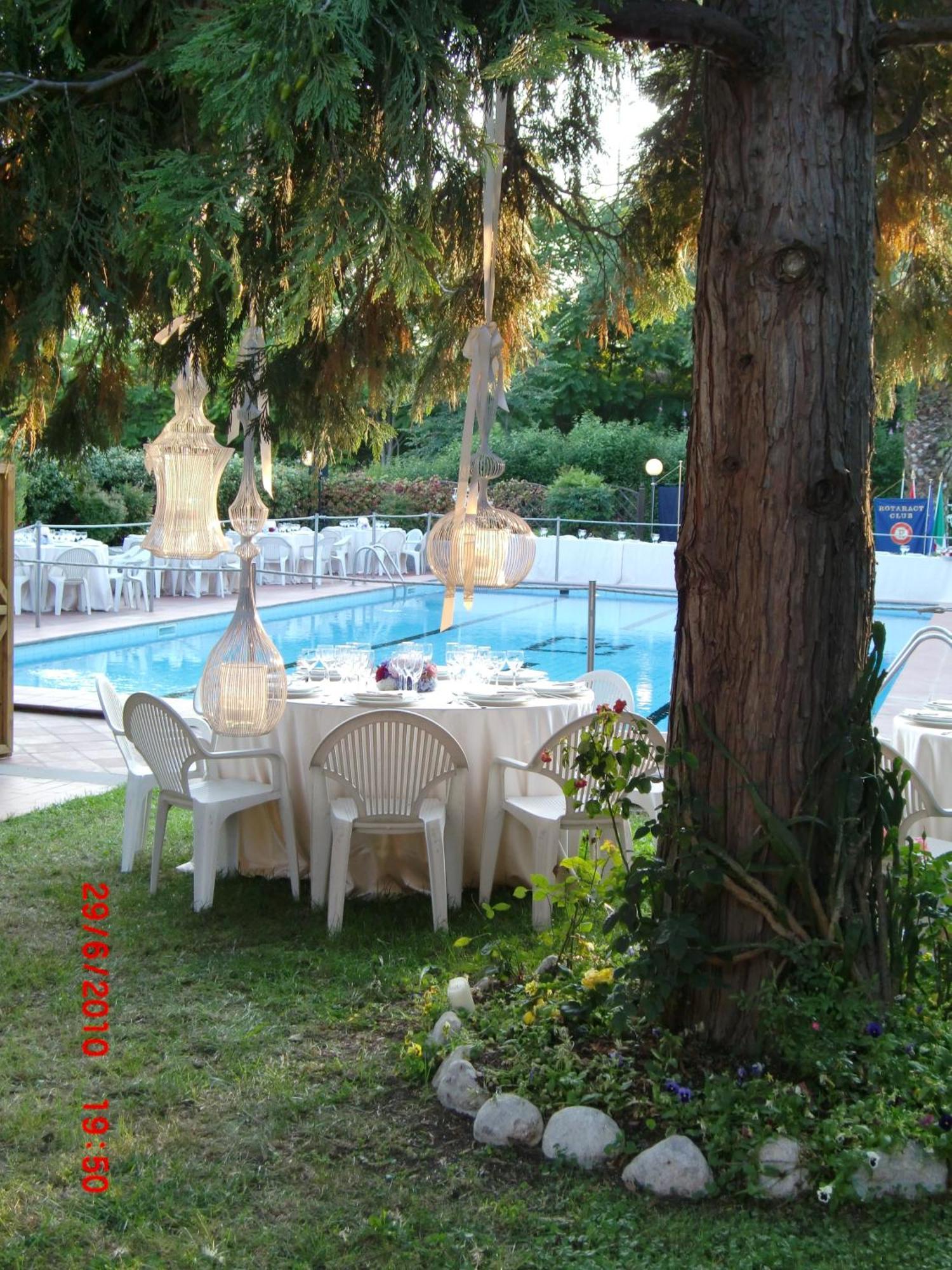 Hotel Garden Τέρνι Εξωτερικό φωτογραφία